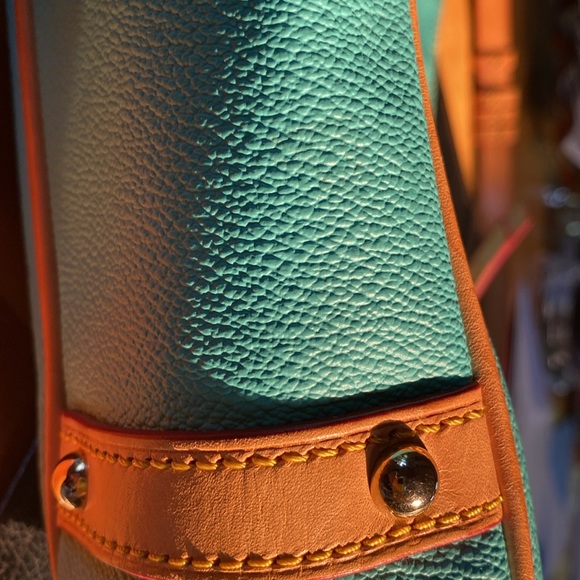 Dooney & Bourne 1975 stamped handbag. - Picture 5 of 7